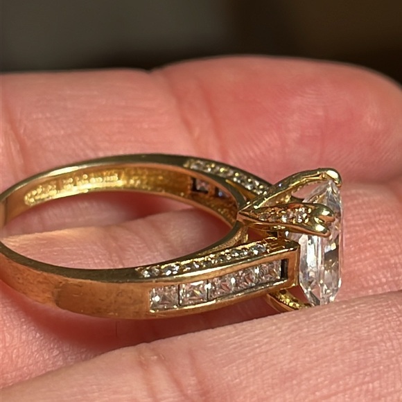 Real gold engagement ring - Picture 9 of 10